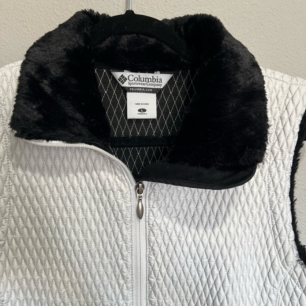 Columbia  White Vest - Picture 9 of 12